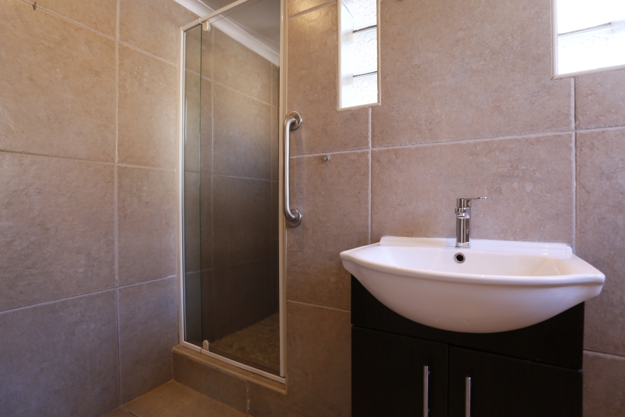 To Let 4 Bedroom Property for Rent in Tokai Western Cape